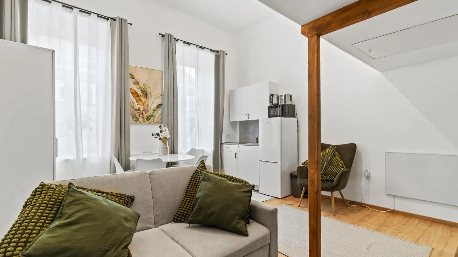 Apartment 10 Minutes To Metro I Next To Schoenbrunn I Wifi Vienna