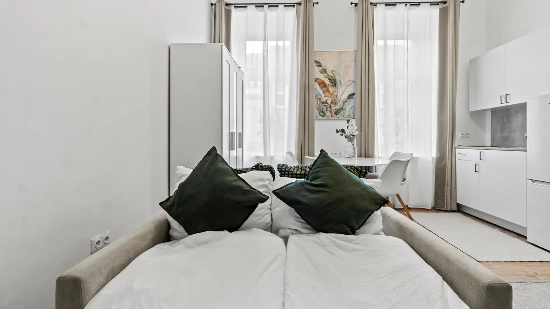 Apartment 10 Minutes To Metro I Next To Schoenbrunn I Wifi Vienna Austria