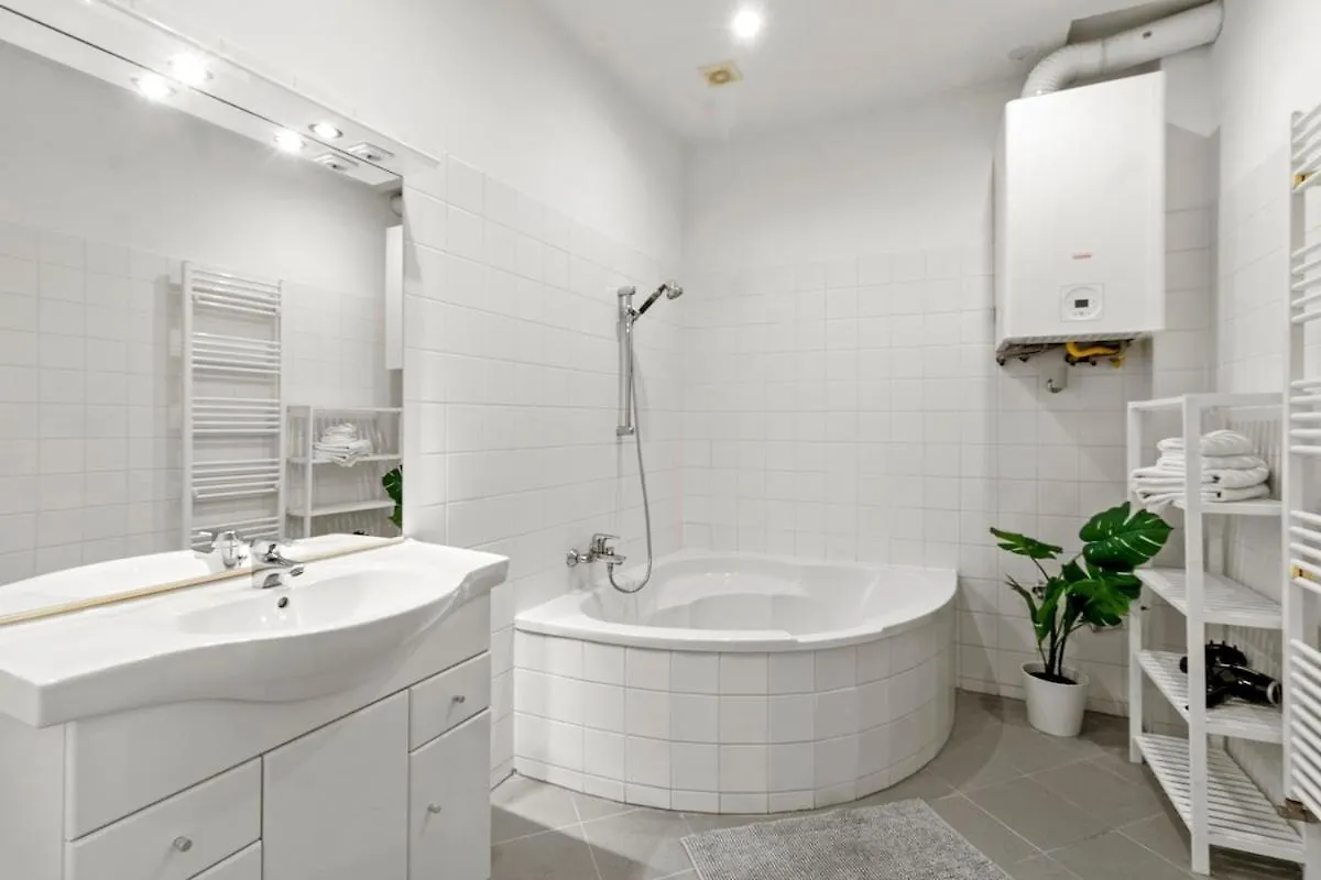 Apartment 10 Minutes To Metro I Next To Schoenbrunn I Wifi Vienna