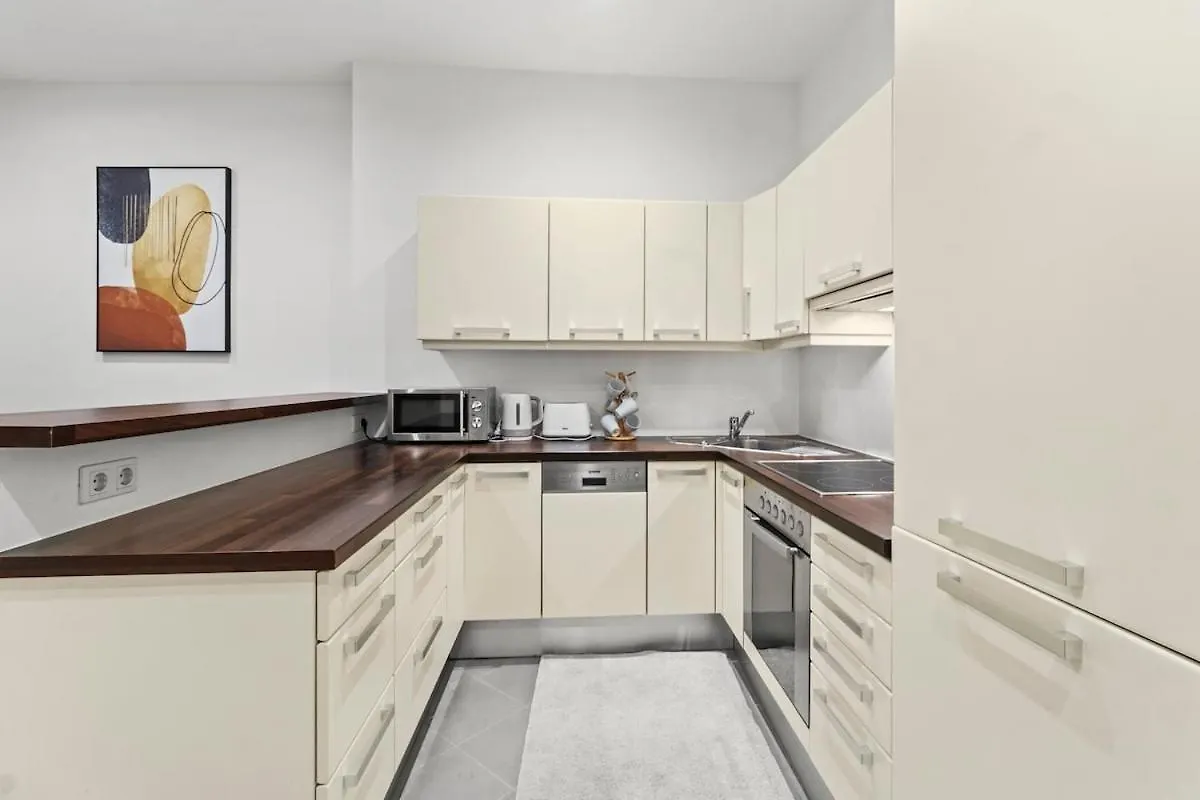 Apartment 10 Minutes To Metro I Next To Schoenbrunn I Wifi Vienna